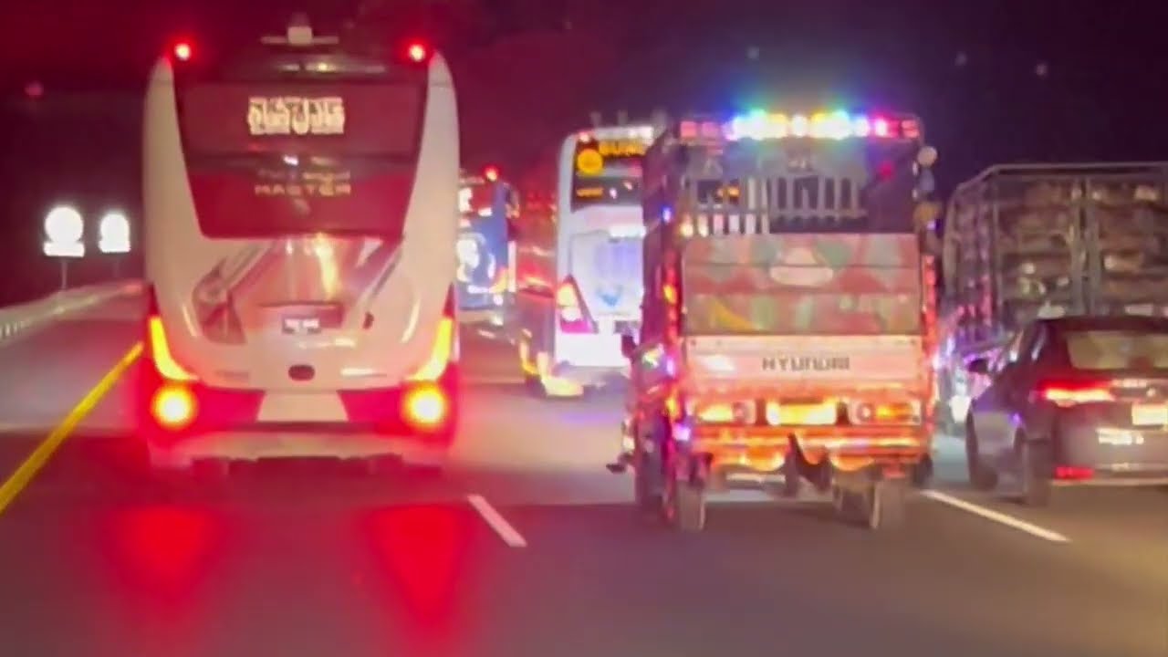 Check Karo bus race in Pakistan High Speed buses race #duet 
