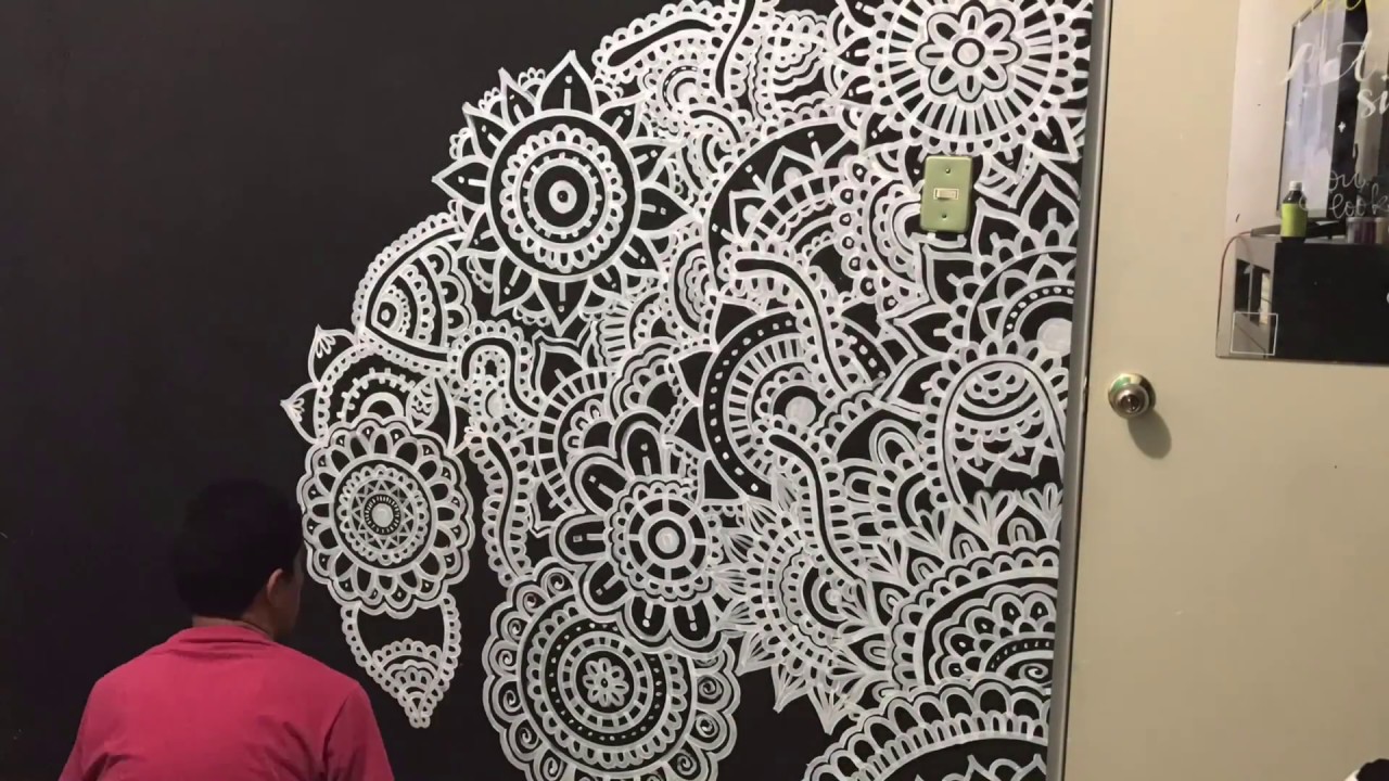 Mural de mandalas / zentangle en la pared
