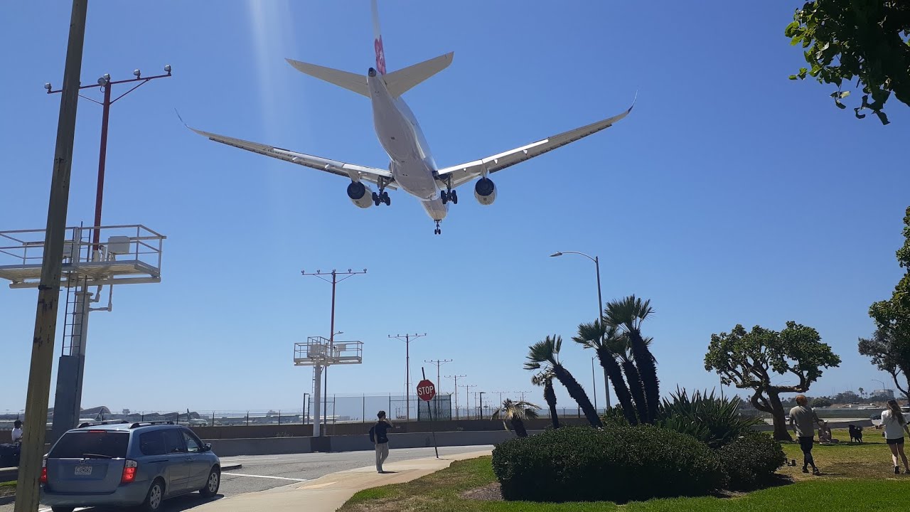 China airlines A350 B-18917