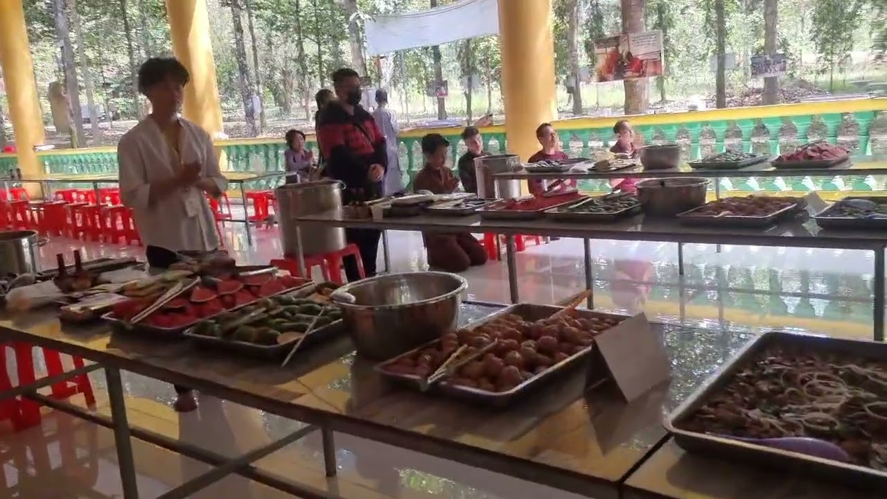 THIỀN SINH KHÓA THIỀN NGÀI OTTAMATHARA THỌ THỰC TRƯA