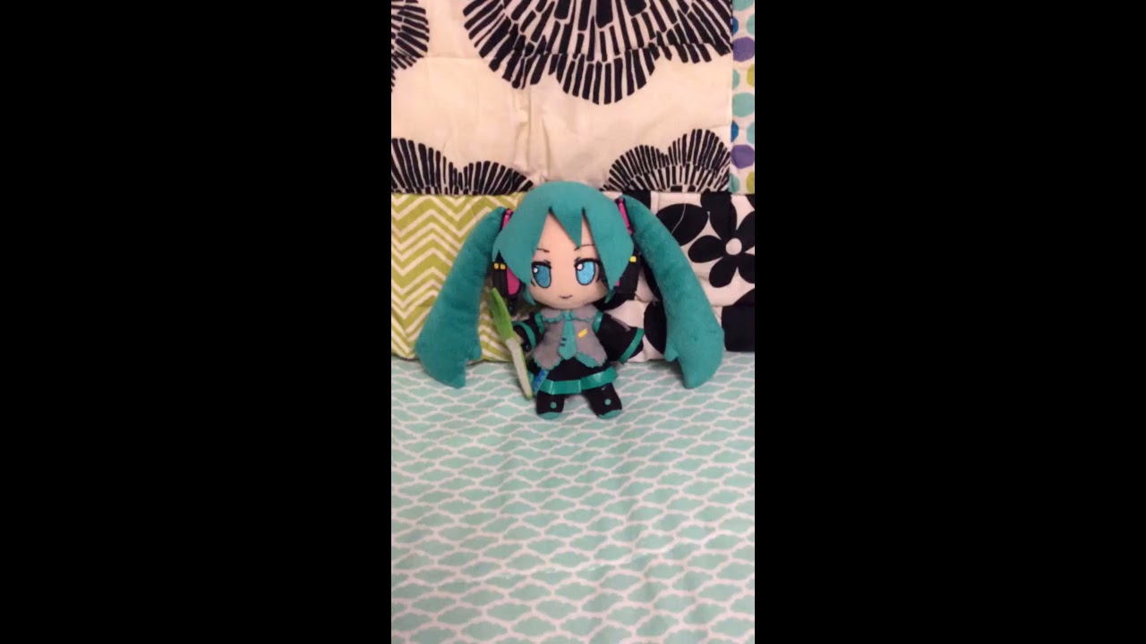 Vocaloid Hatsune Miku Plush Review