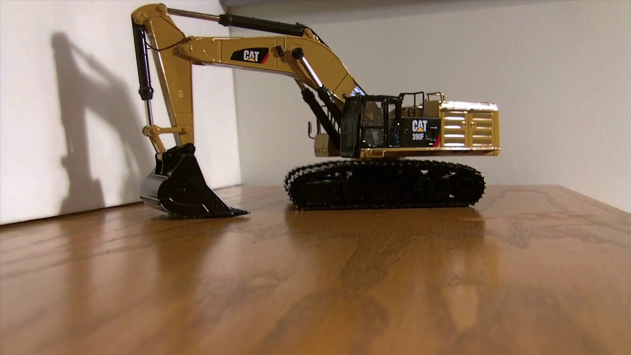 Diecast Masters Cat 390F LME Review