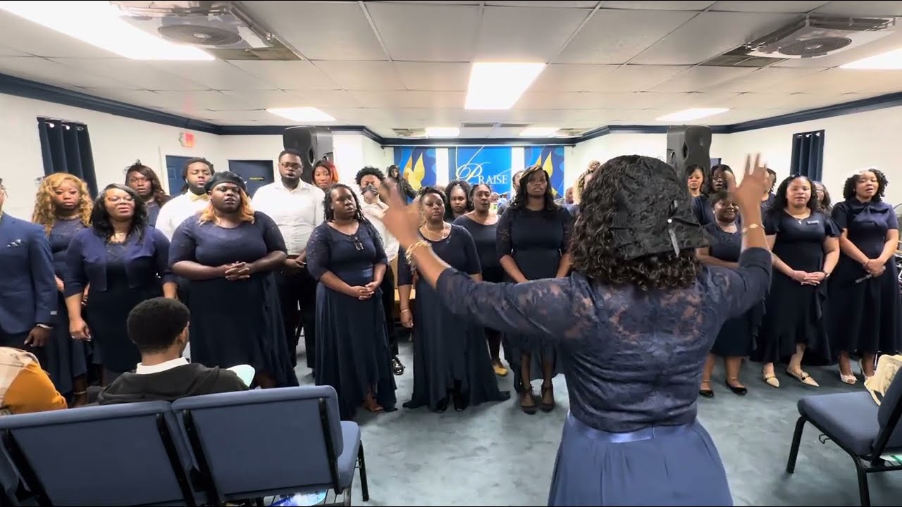 The Sanctuary of Praise Choir Singing - Trey McLaughlin & SOZ 