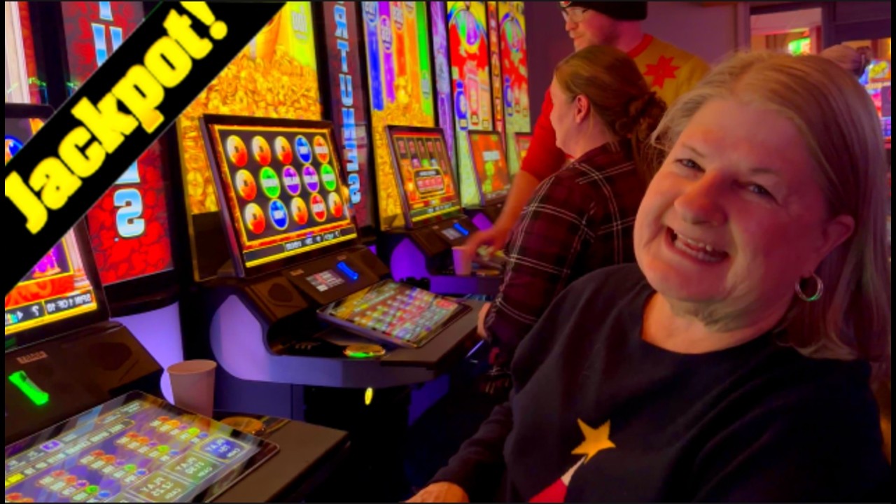 Mom Did THIS To Win Us A JACKPOT HAND PAY!