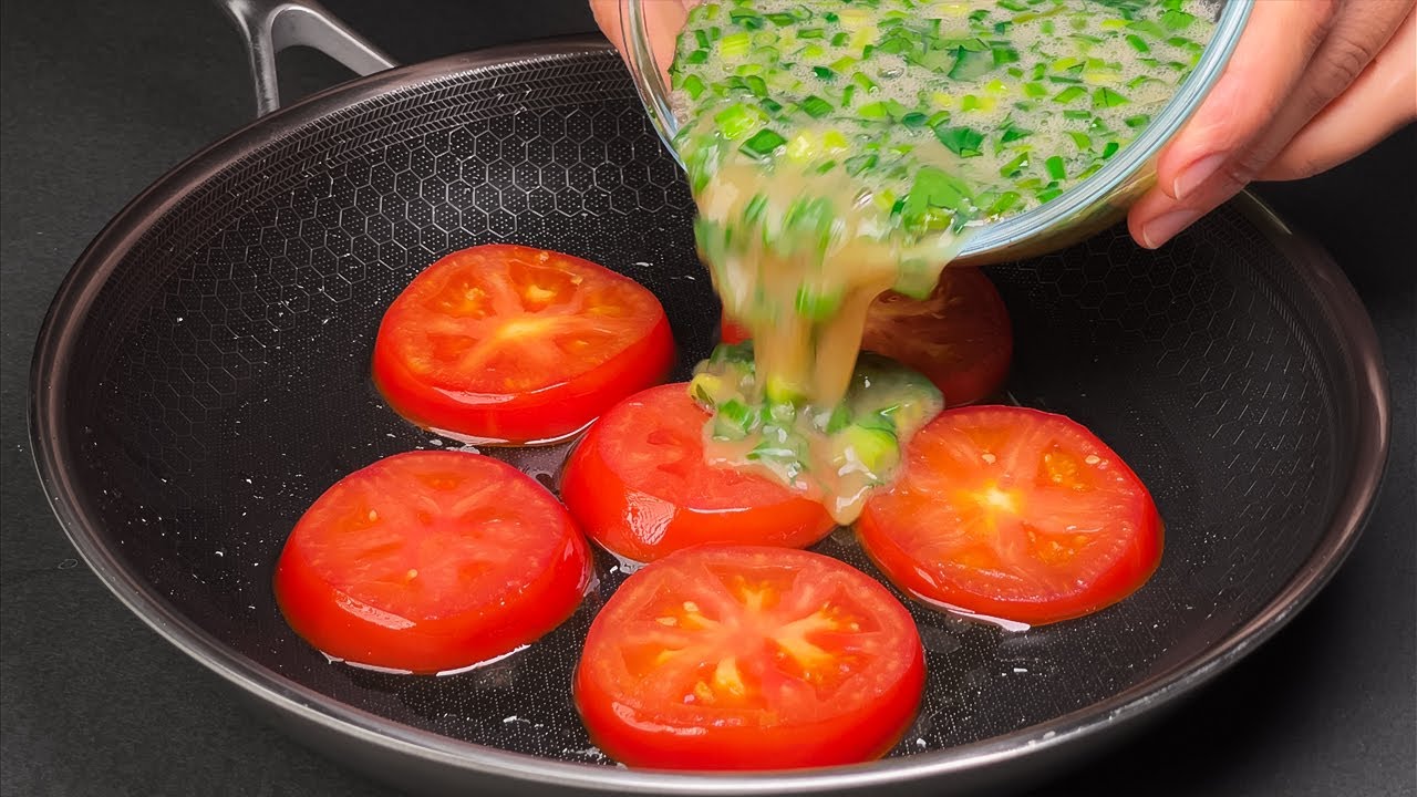 Just add eggs to tomatoes ! Quick recipe in 5 minutes!