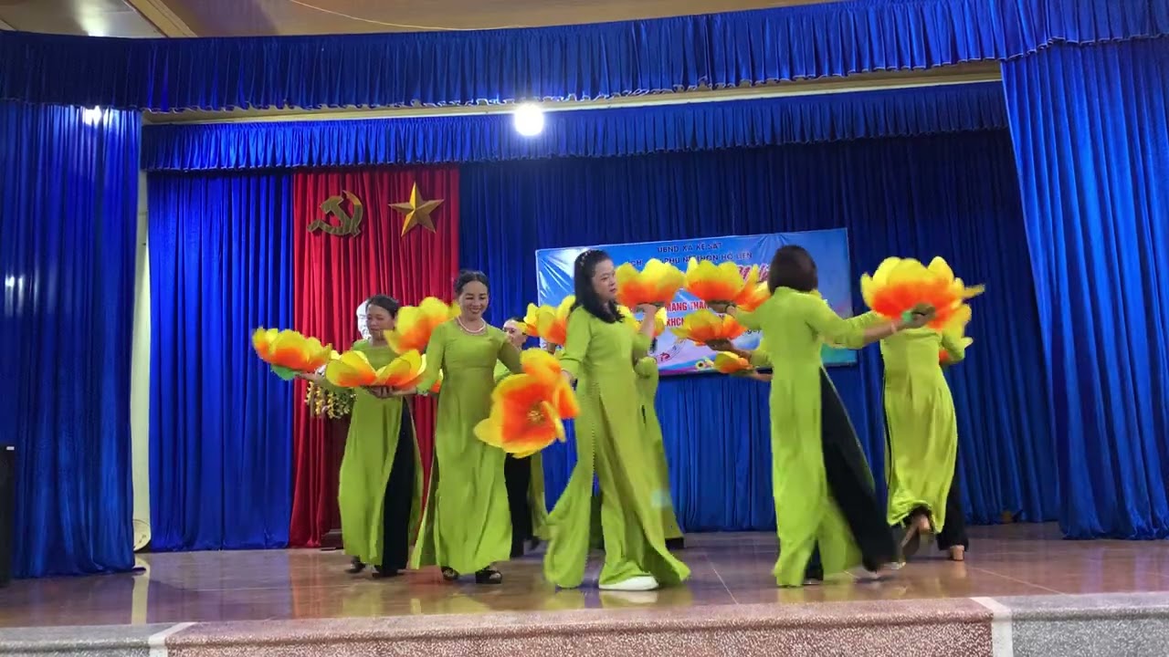 Người về thăm quê CLB văn nghệ Hồ Liễn
