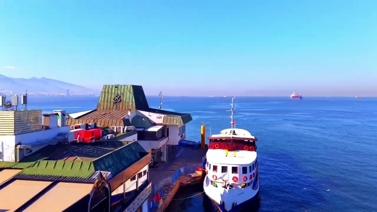 İzmir Cumhuriyet Meydanı,Saat Kulesi detayları ile Konak'tan Karşıyaka'ya..4K Drone Çekimi