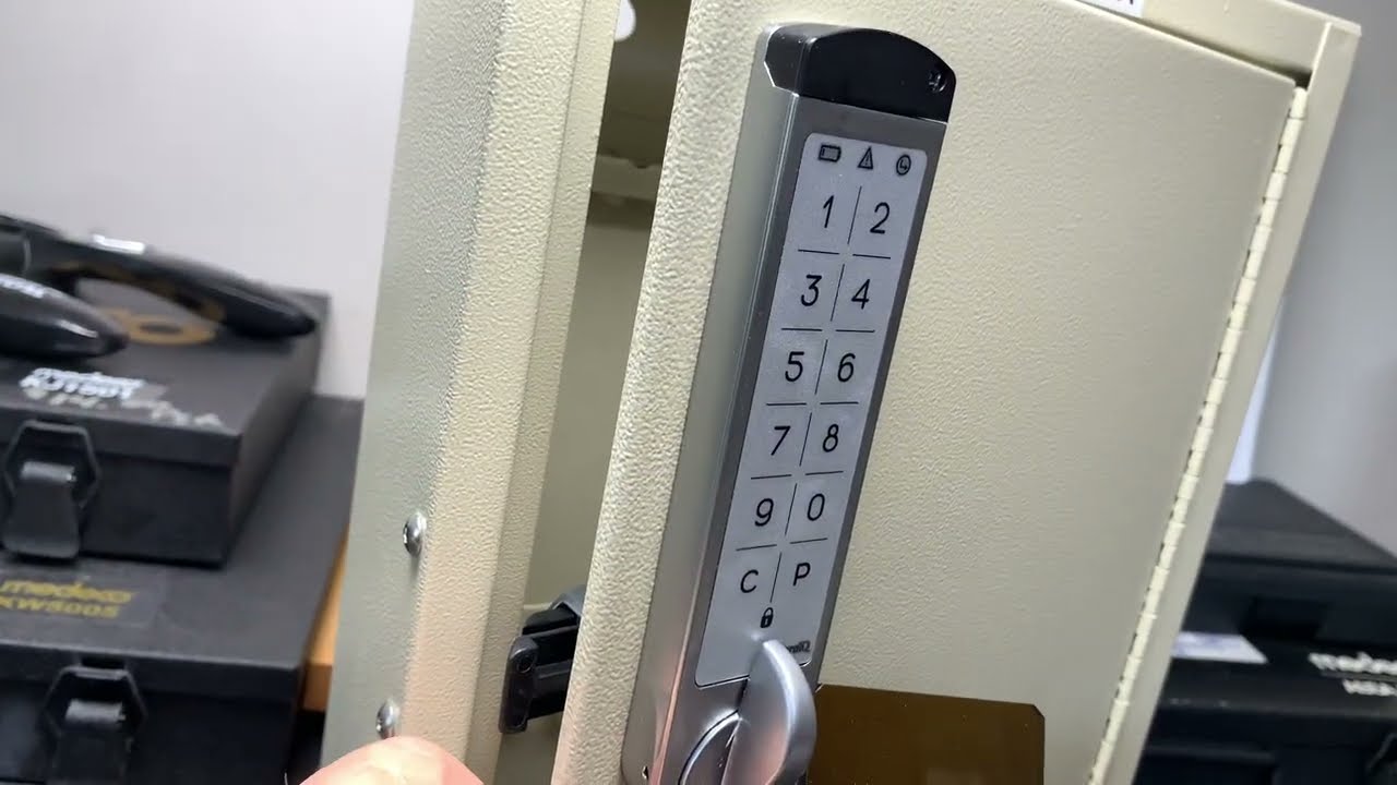 Must see electronic mini cabinet locks that work with cards #woodworking #diy