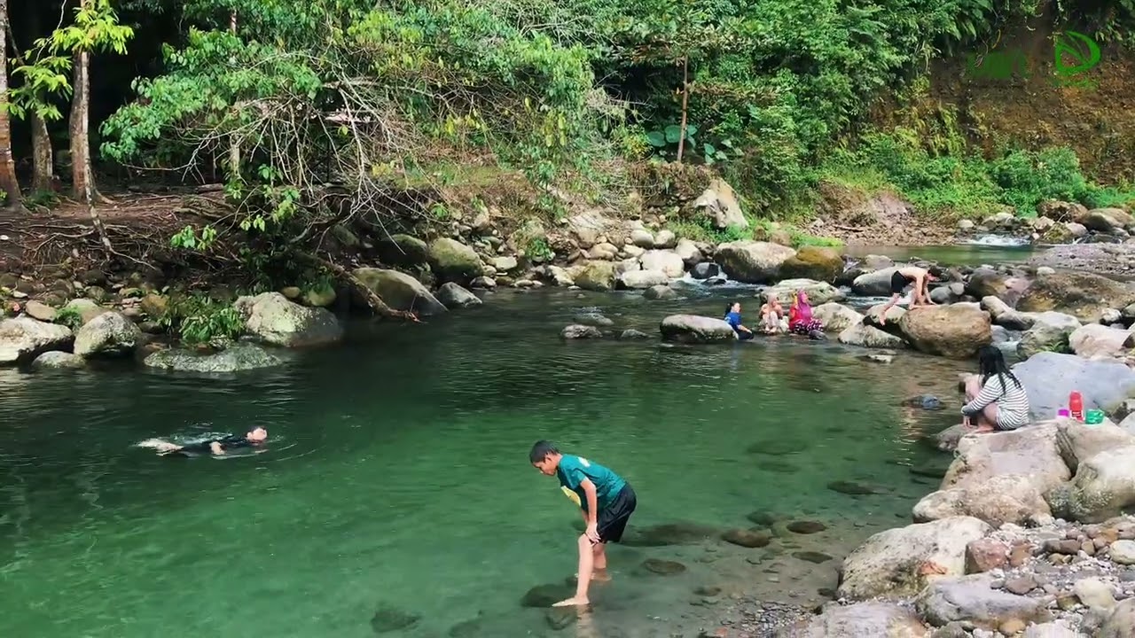 Pelesir-Segarnya Alam di Pemandian Tanduk Benua, Surga Tersembunyi di Ujung Deleng