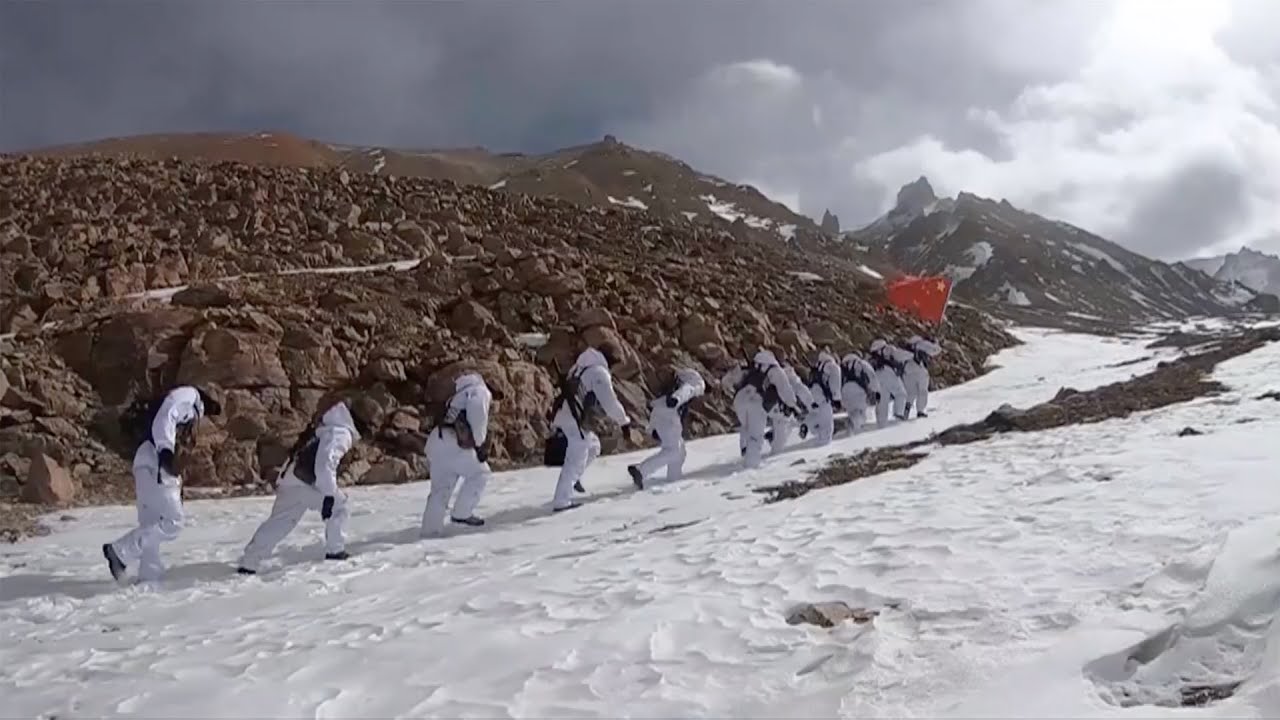 PLA soldiers on patrol 5,900 meters above sea level in Tibet