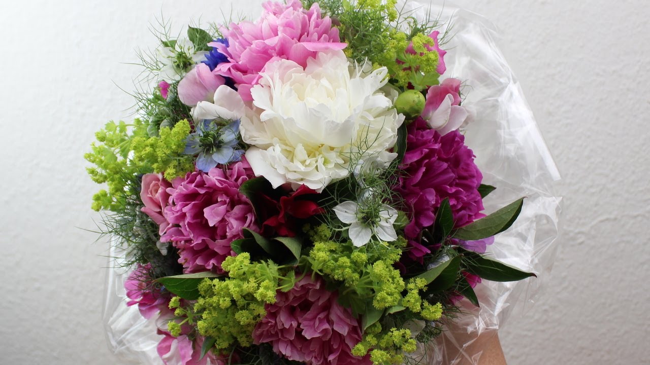 Blumenstrau&szlig; mit Gartenblumen binden + Manschette mit Geschenk Folie selber machen ❁ Flora-Shop