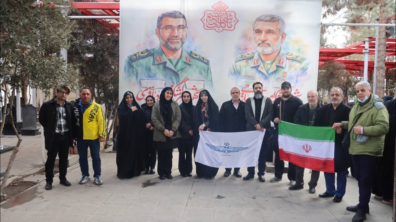 گلباران و عطرافشانی مزار شهدای انقلاب اسلامی