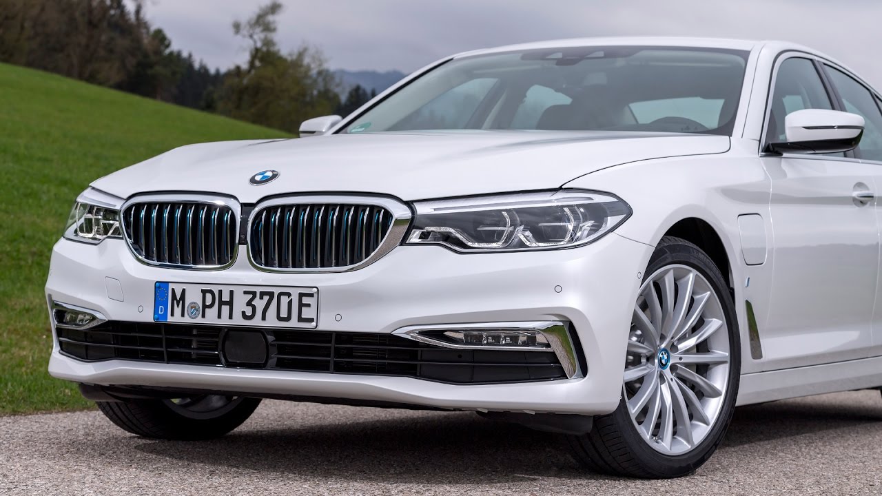 2017 BMW 530e iPerformance - Driving, Interior & Exterior