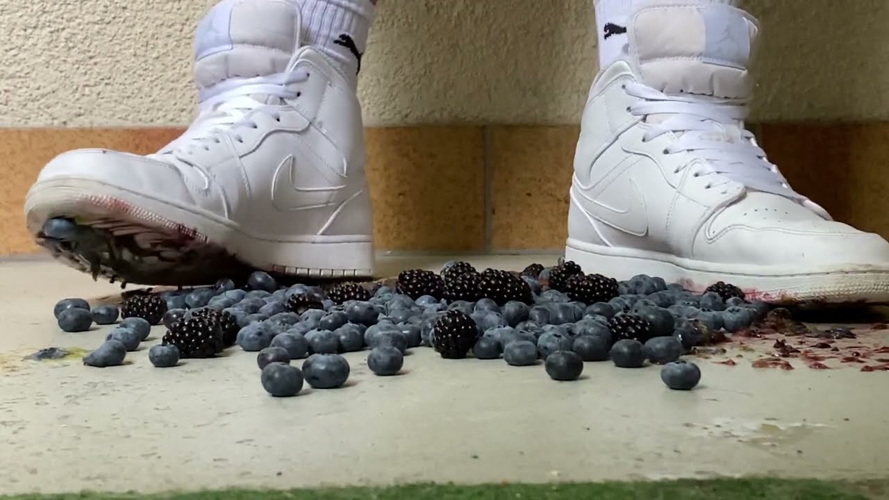 Nike AJ1 stomp Blueberries
