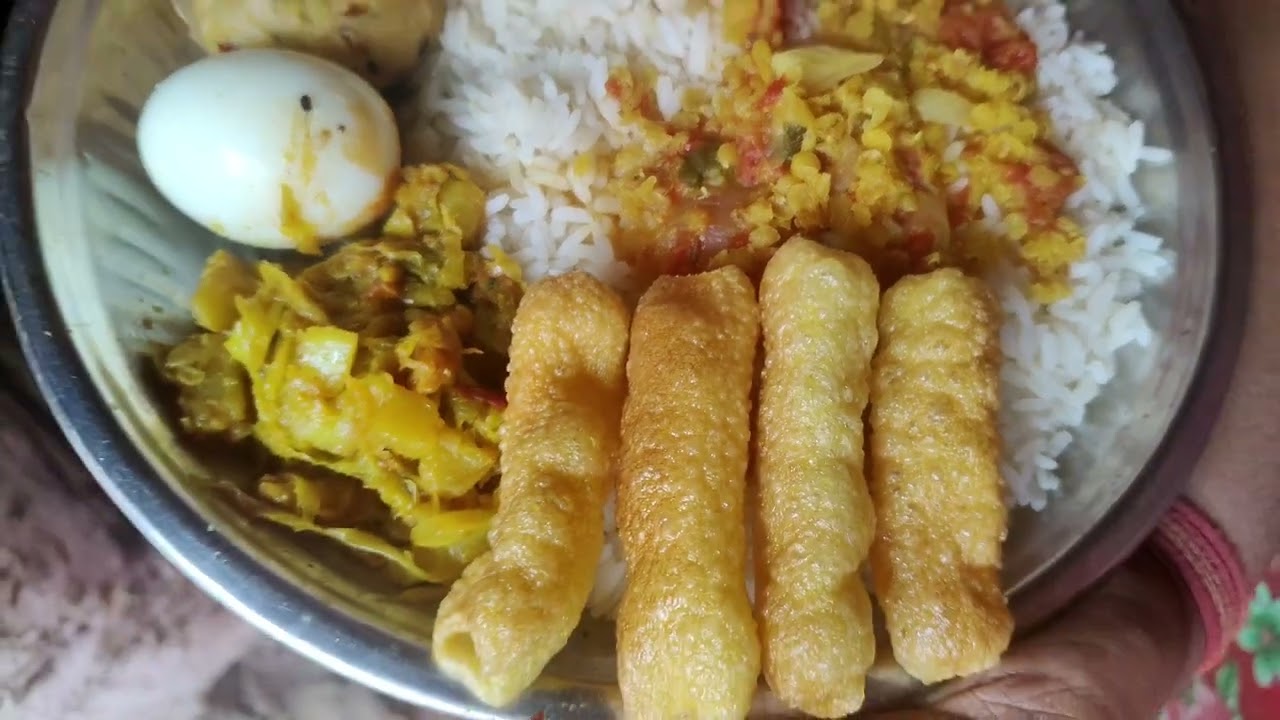 #Samar thali white rice masoor dal aalu Sidhu cabbage and potato mix veg boiled egg and papad 💯✅😋#