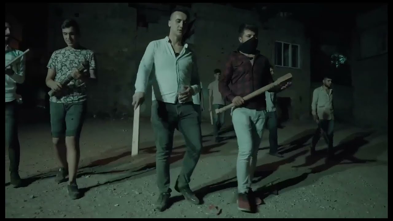 Mahşer Şeklimi Kes (Offical Video)