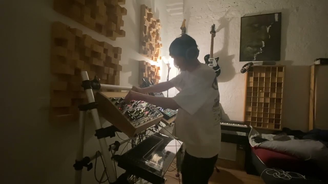 MODULAR CHILL TECHNO - Groovy Modular Chill-Techno With Sweet Sounds - 094
