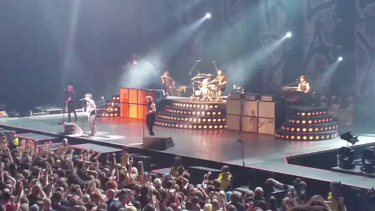 Green Day - When I Come Around & Welcome To Paradise @ Sheffield Arena - 03-07-2017