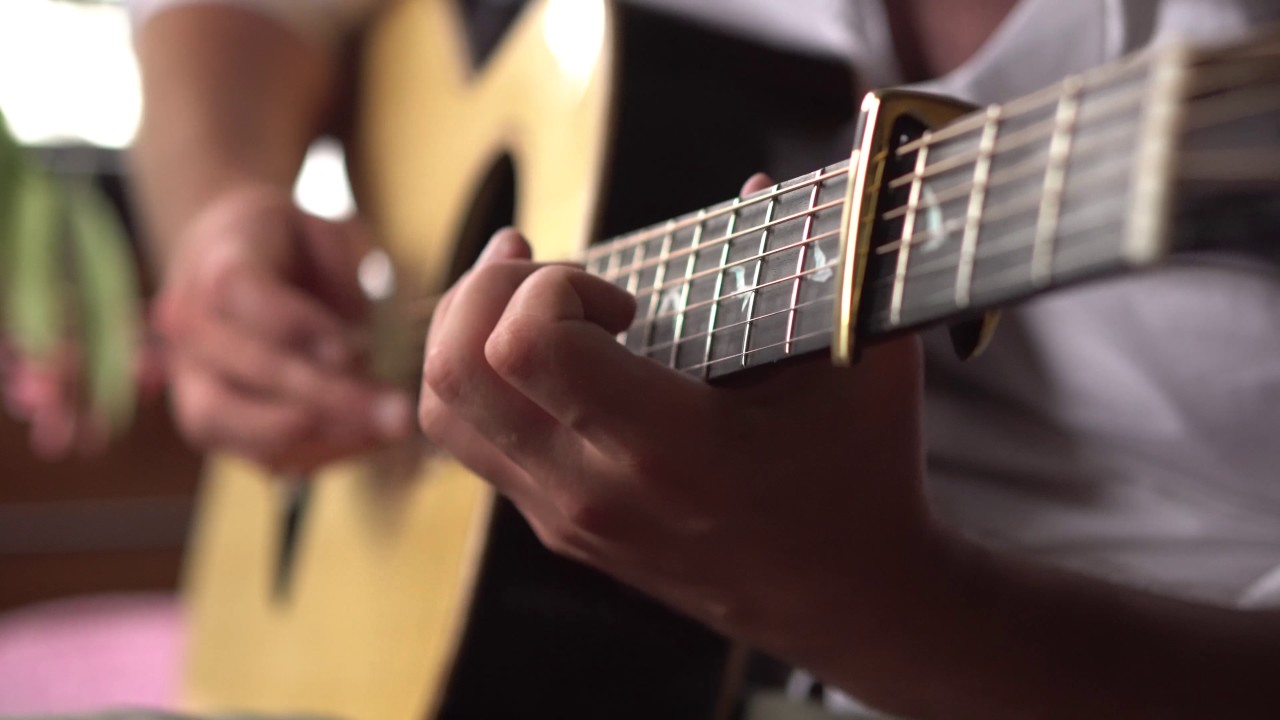 Alan Gogoll - Bell's Harmonic (aNueNue Guitar Demo)