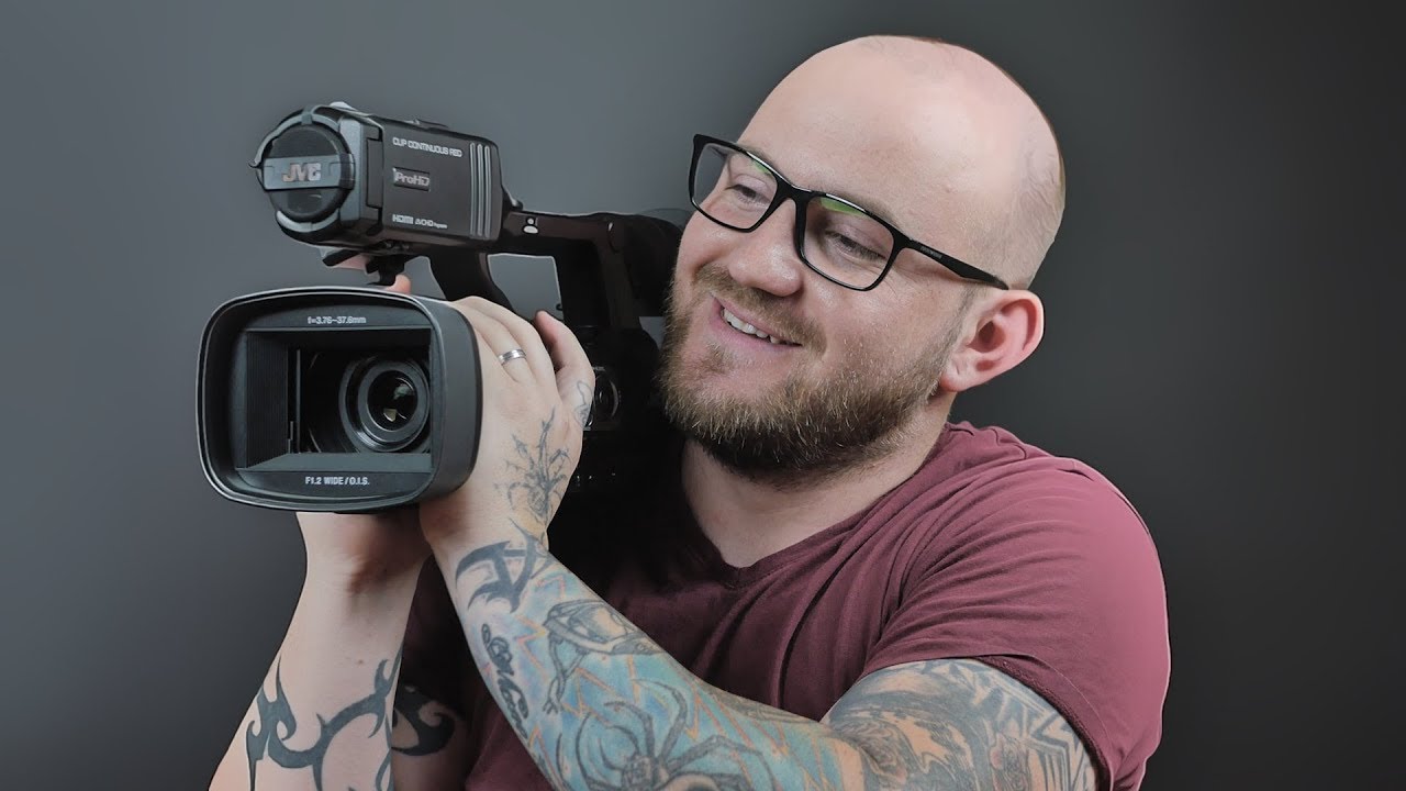 Ce inseamna sa filmezi cu o CAMERA VIDEO DEDICATA ?!