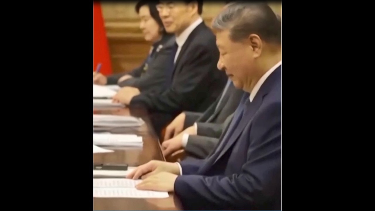 會見德國總理，習是替身？几句問候語都得讀稿，華春瑩面露不屑。人大開會，一號公告意外：罷免習家軍兩上將、一中將。沒有提及張劉。快訊：古巴向美國快艇開火。直播：美東2月26日早8:45、中港台晚9:45