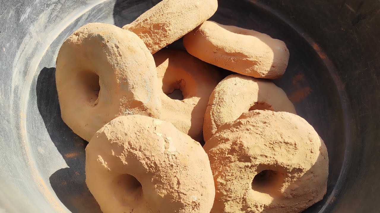 ASMR~ donuts dry crumbling 😋_#reddirtasmr 