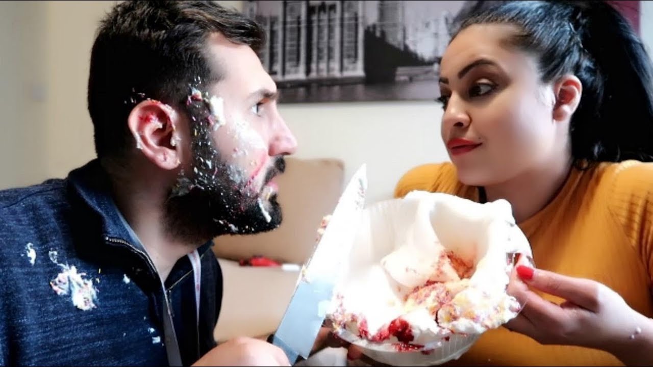 مقلب تفجير كيكة البالون في عيد ميلاد زوجي😂🎂 | لحظات رومنسية انتهت بمصيبة ههههه😂