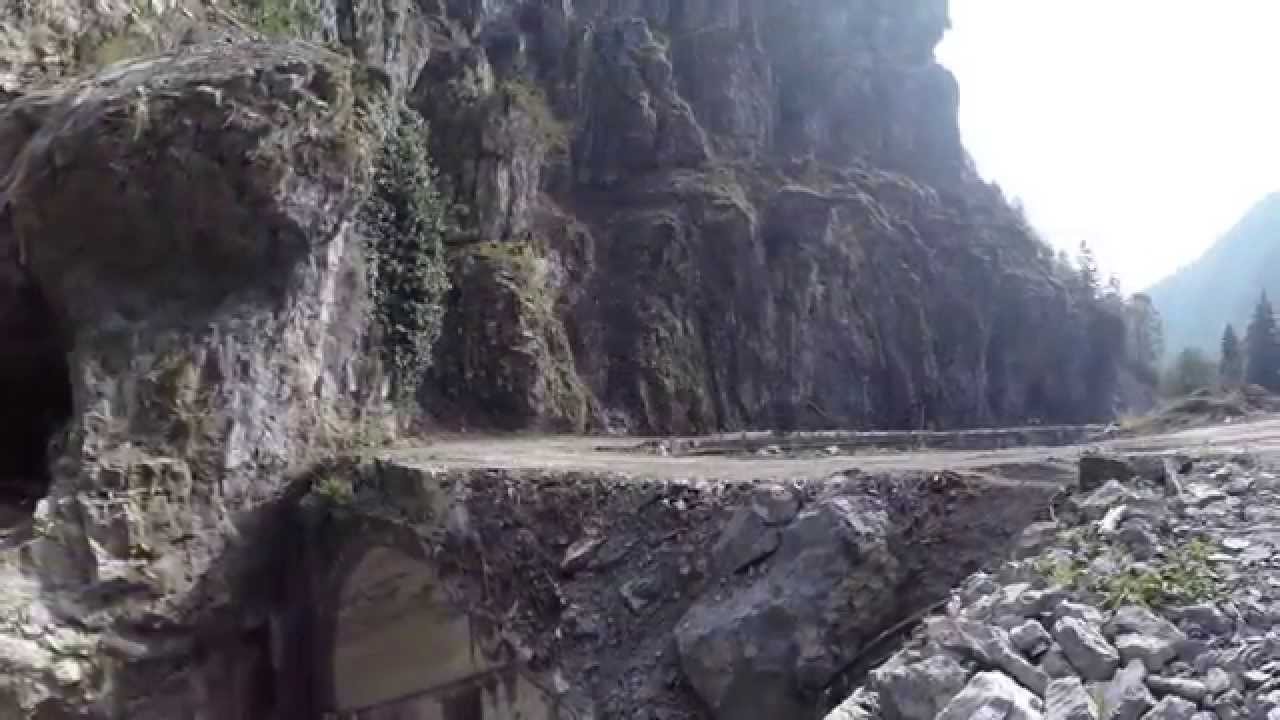 FRANA STRADA SP.27 IN VALLE SERINA RIPRESA VIDEO 26-09-2014