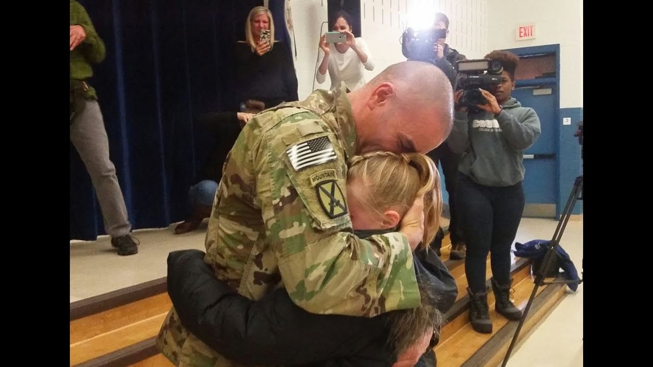 Surprise! Army dad surprises daughter at school