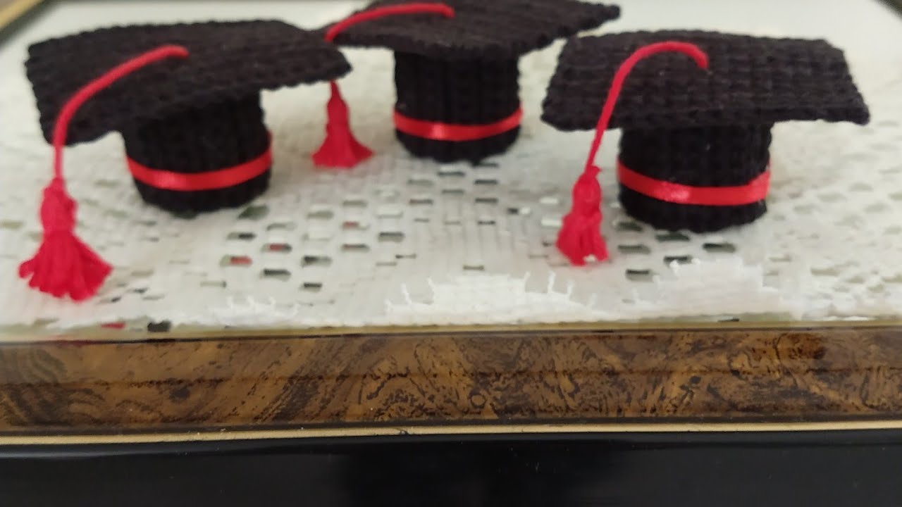 cappellini laurea( o tocco)all 'uncinetto perle mille idee