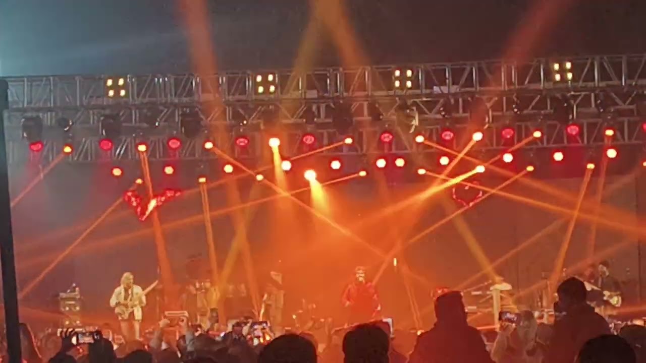 Jo bhi jitne pal jiyu llll diwana kar rha hai 
