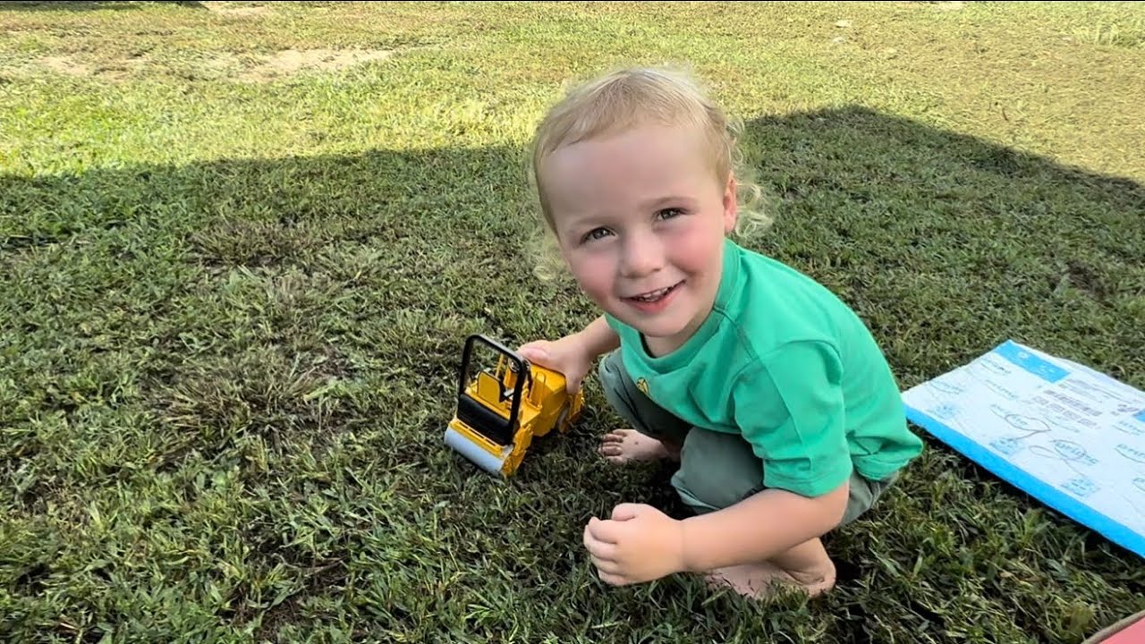 Mail day outside with Sutton & the monkeys ❤️