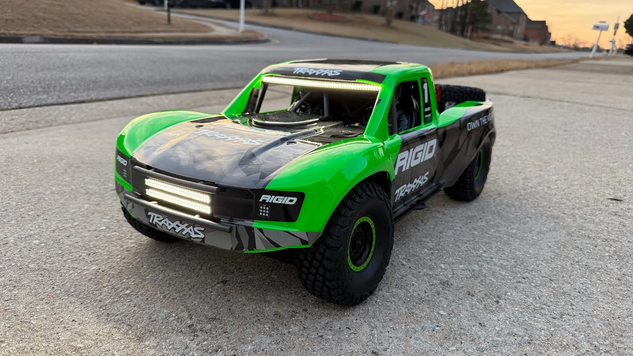 Taking the traxxas udr out for a run! 