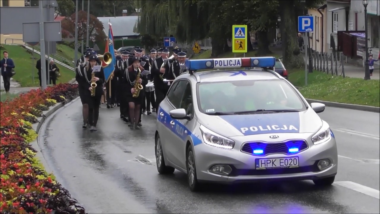 75- lecie Zespołu Szkół w Kańczudze 05.10. 2019r. (przemarsz uczestników ulicami miasta)