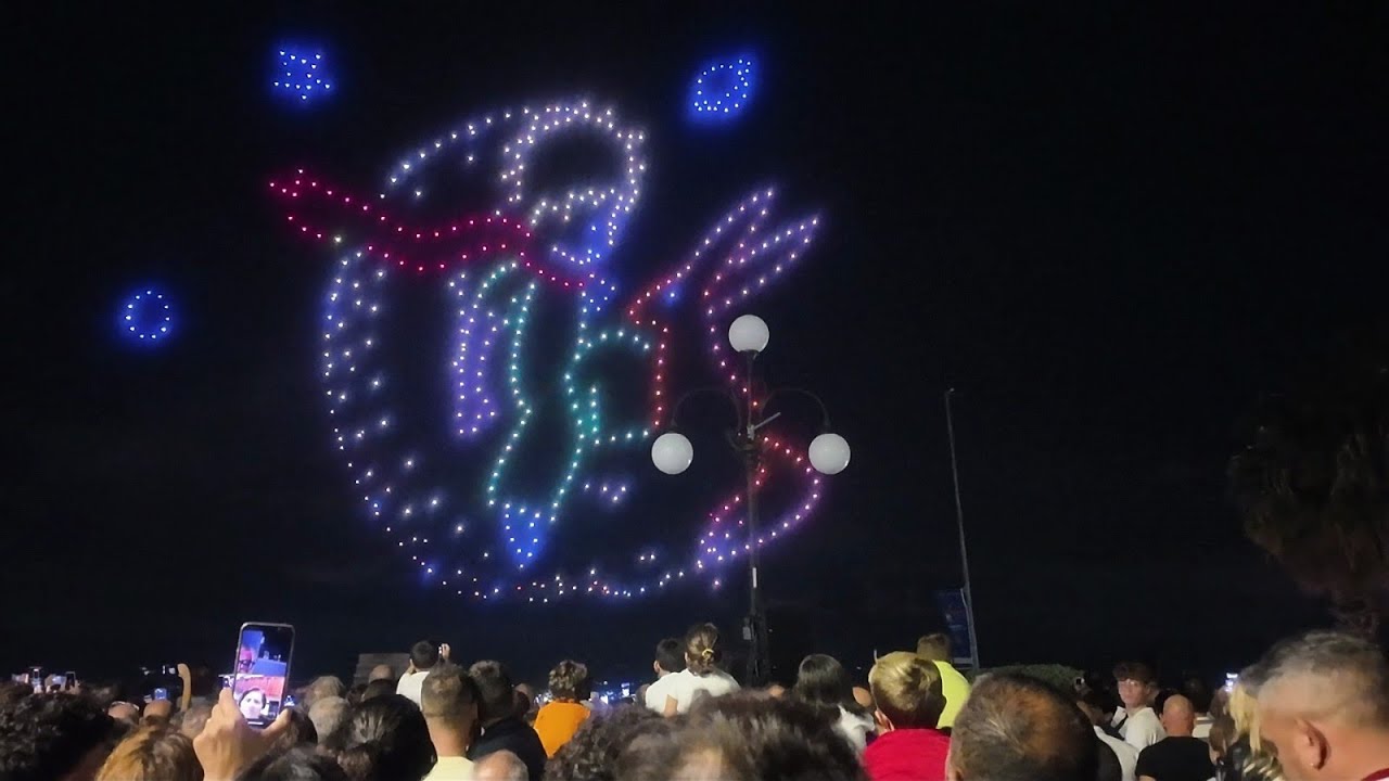 Reggio Calabria, il meraviglioso spettacolo dei droni sul Lungomare