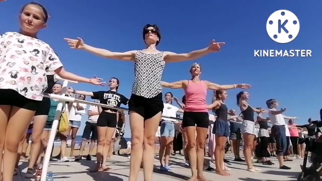 Marie-Claude Pietragalla : 1000 personnes font un cours de danse en plein air à Biarritz