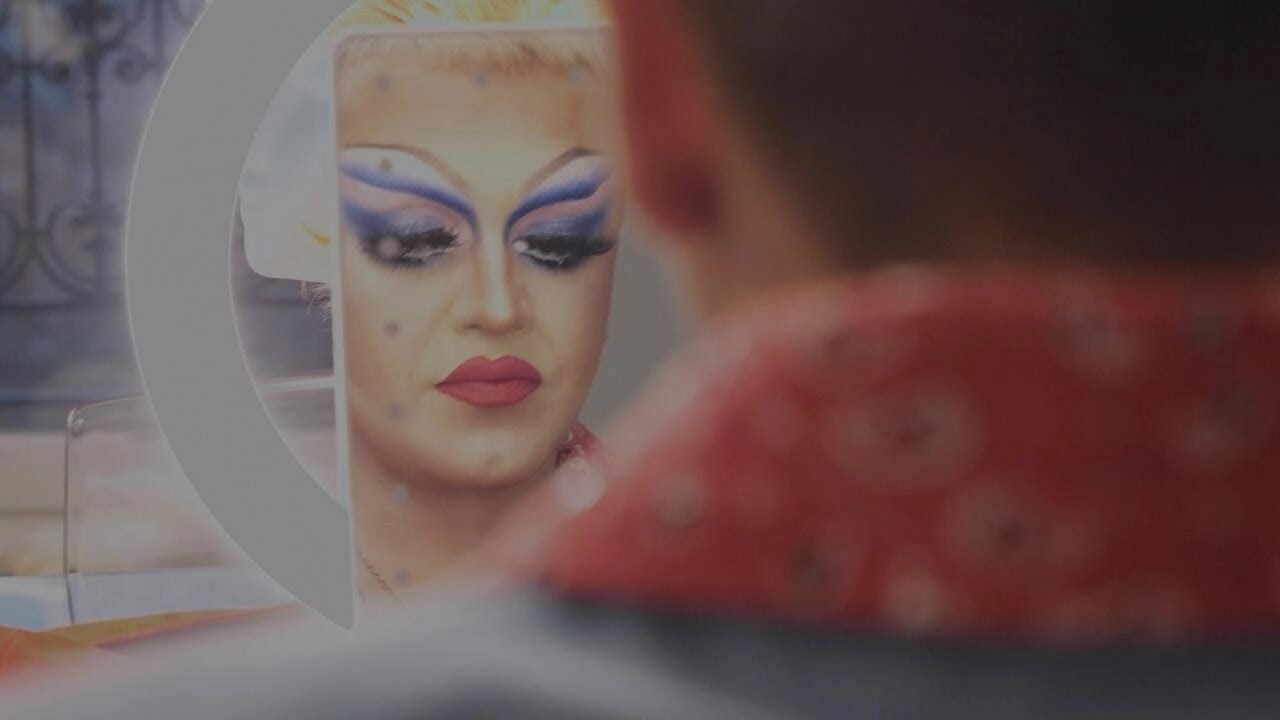 Plongée dans le monde du drag : rencontre avec les reines et les rois de Paris • FRANCE 24