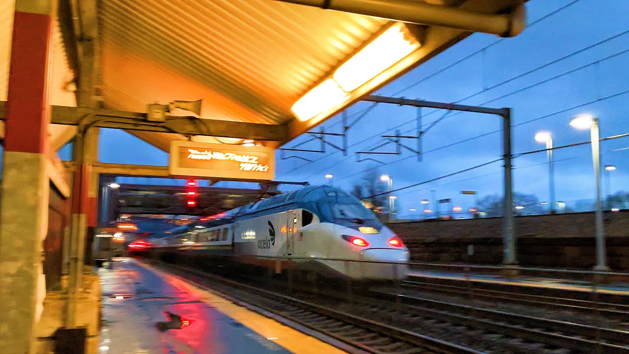 A cold and rainy hour of night railfanning at Readville 