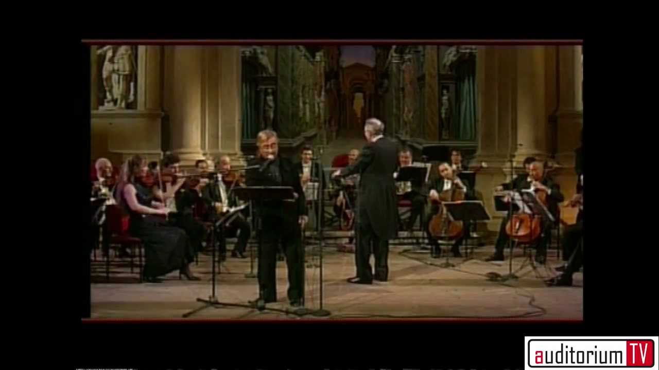 Lucio Dalla canta il 