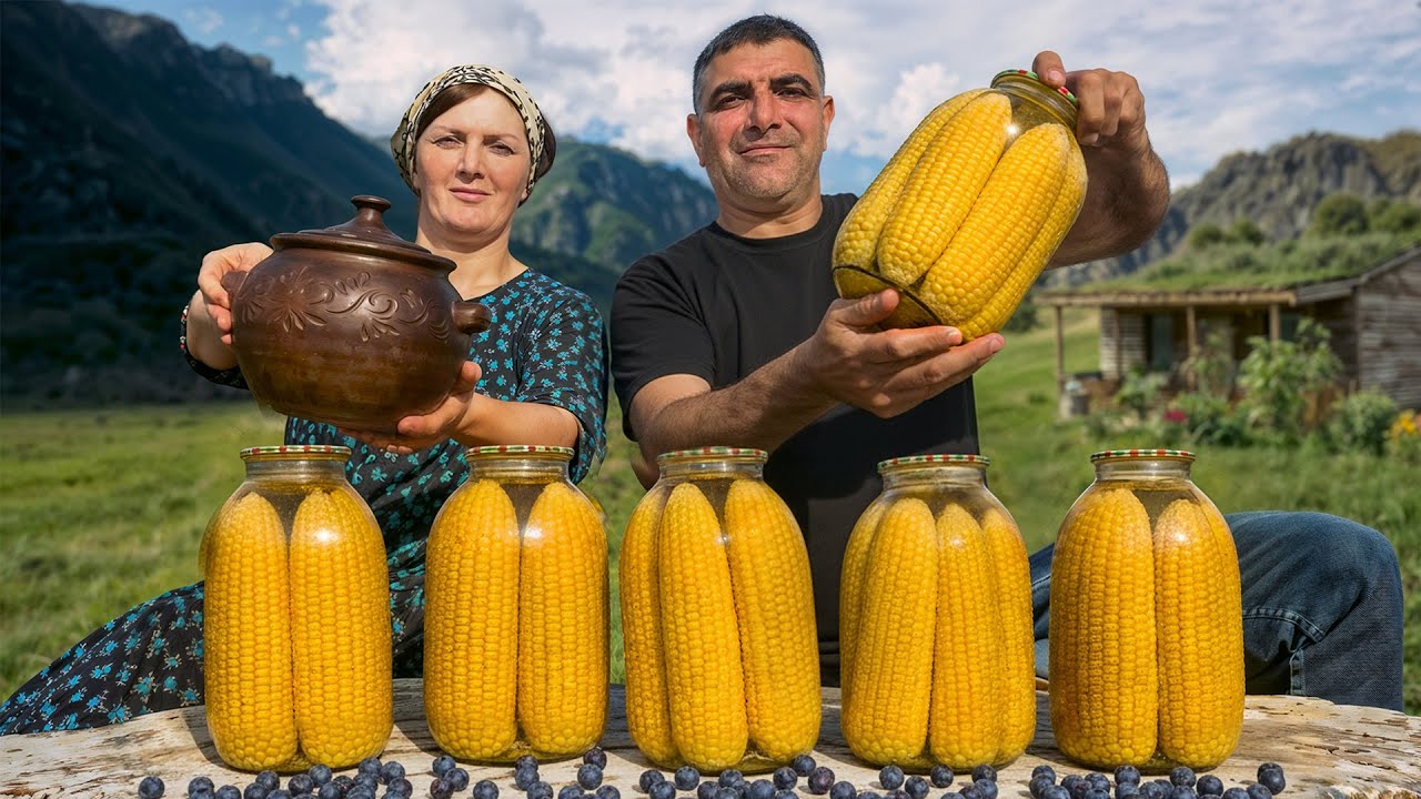 Деревенский кулинарный праздник – вареная кукуруза и курица в глиняном горшочке