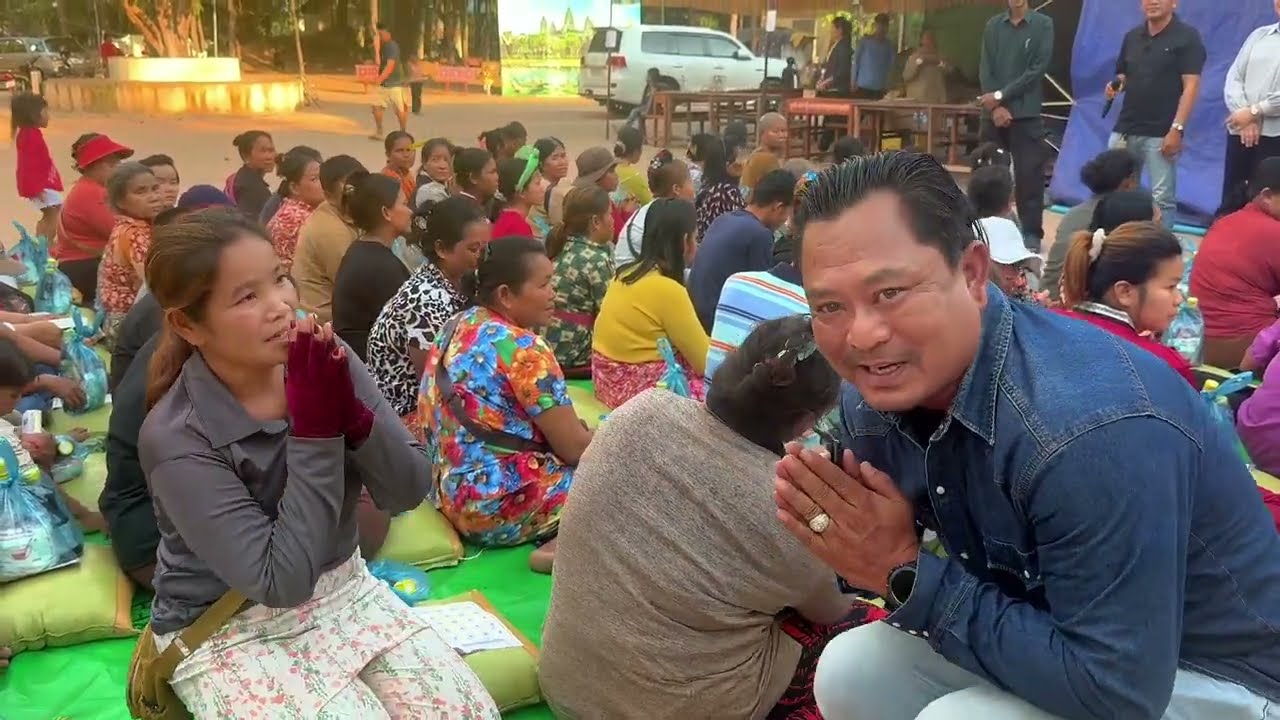 ទឹកចិត្តបងប្អូនខ្មែរជួយគ្នាក្នុងគ្រាលំបាក By Pou Vot 