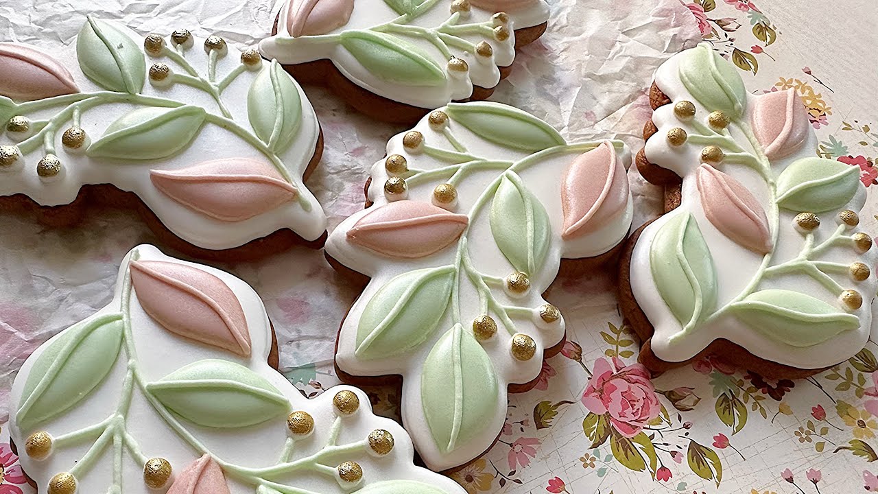 Easter Leaf Cookie Decorating with Royal Icing | Pastel Spring Cookie Design