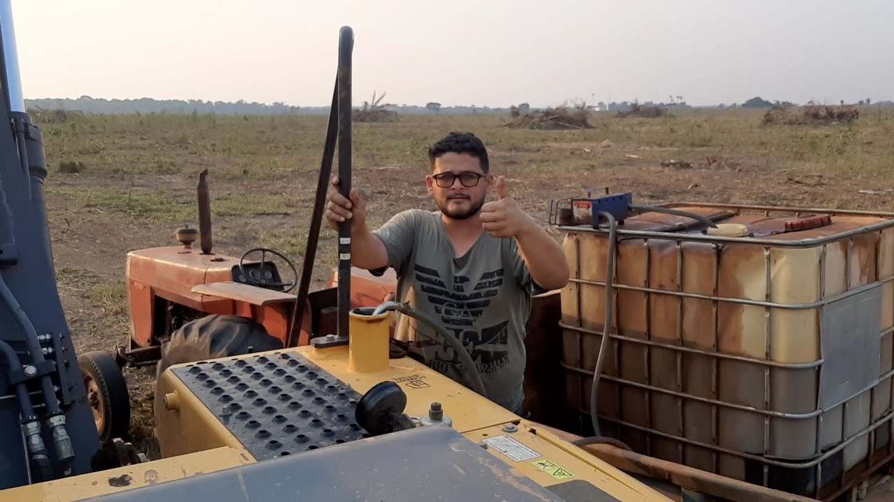 Fazendo abastecimento da escavadeira John Deere 210GLC!
