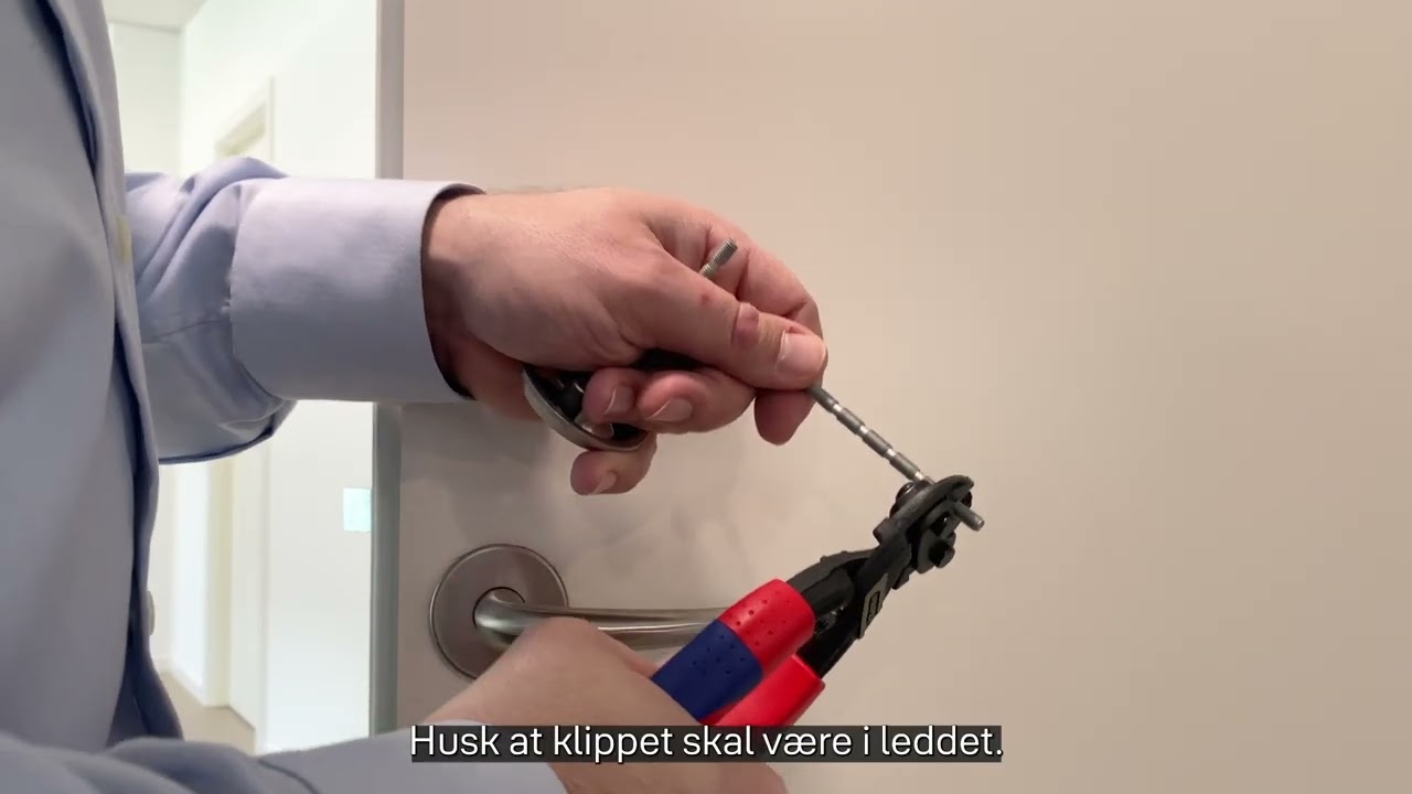 Sådan installerer du en Yale dobbelt cylinder på din dør