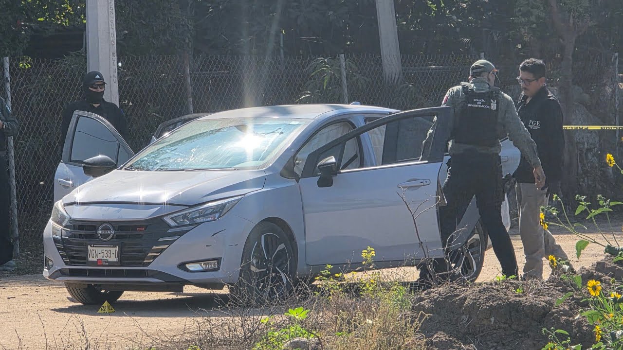 #envivo ABANDONAN AUTO TIR0TEAD0 EN SAN MIGUEL, AGUARUTO