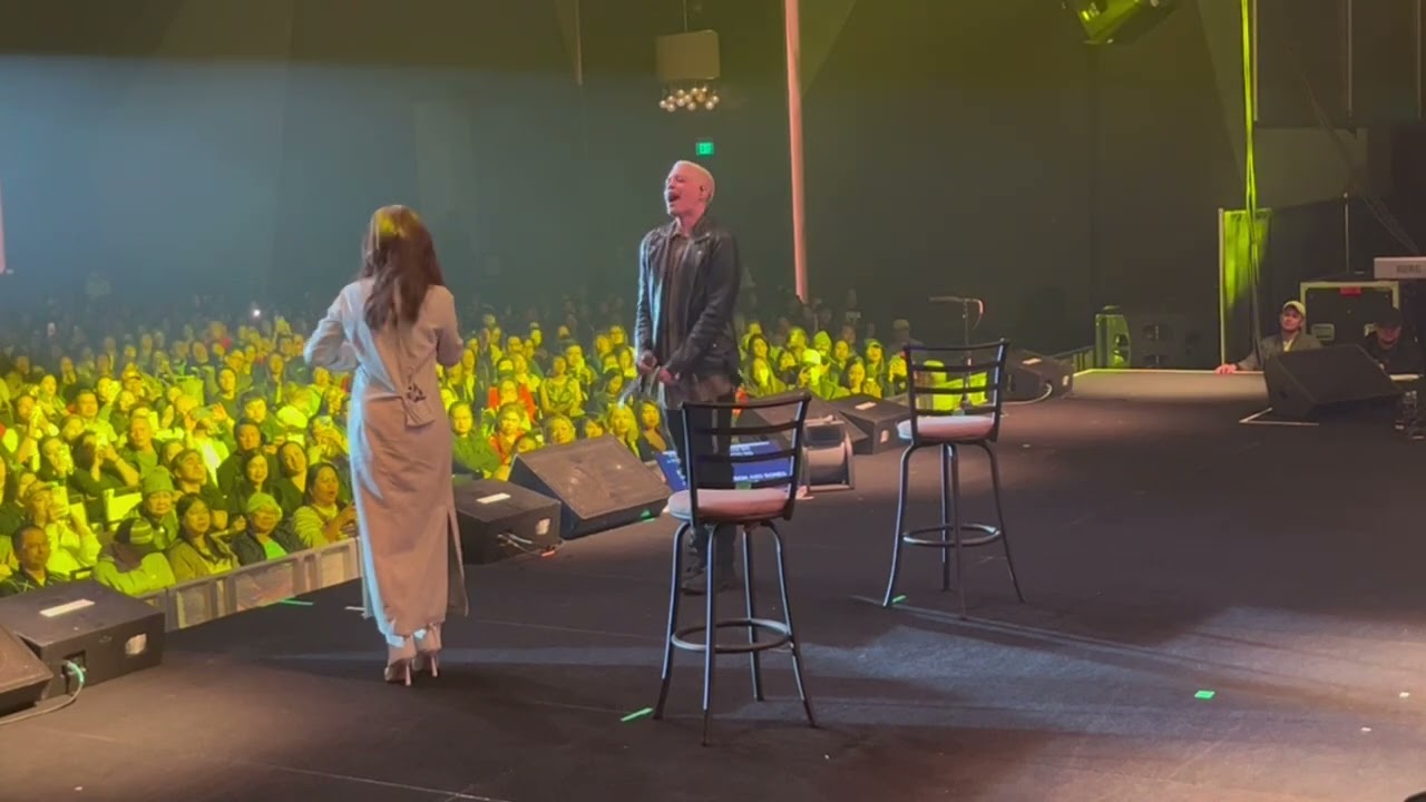 Yellow - Sarah G and Bamboo Live - Rare Backstage View