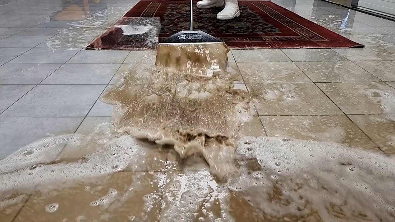 Pranie BARDZO CIĘŻKIEGO chińskiego dywanu. Duże ilości BRUDNEJ wody wychodziły nieustannie 💪😲🌊.