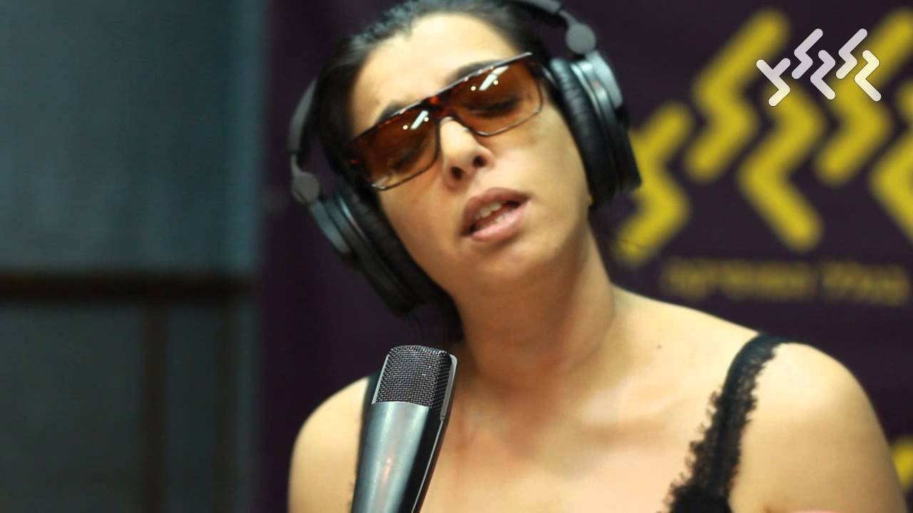 דיקלה - Here Comes The Rain Again (חי באולפן גלגלצ)