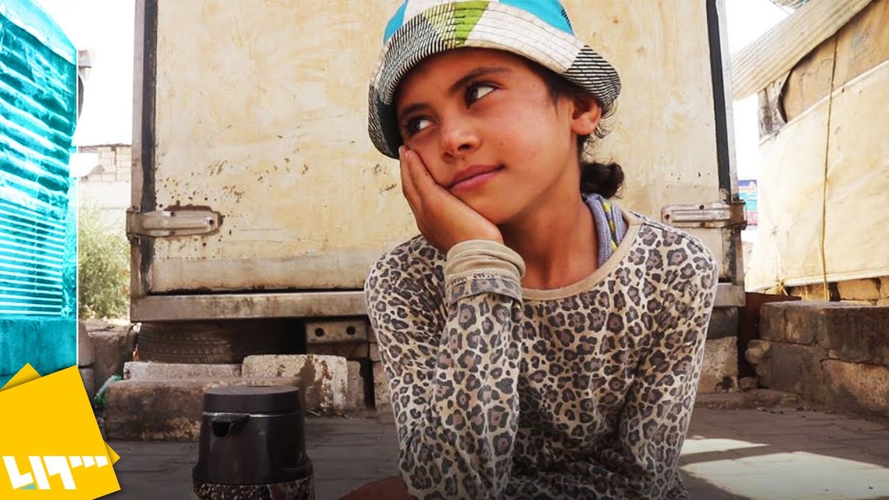 بائعة القهوة.. طفلة صغيرة تعيل عائلة بكاملها