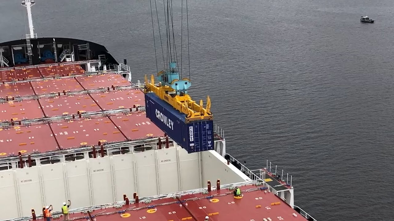 Crowley's ConRo El Coqui's first container load